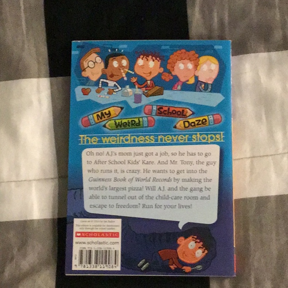 Books - Picture 5 of 5